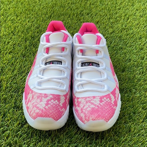 Air Jordan 11 Retro Low - Picture 2 of 5